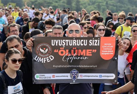 İ­s­t­a­n­b­u­l­ ­M­a­r­a­t­o­n­u­­n­d­a­ ­h­a­l­k­ ­k­o­ş­u­s­u­ ­r­e­n­k­l­i­ ­g­ö­r­ü­n­t­ü­l­e­r­e­ ­s­a­h­n­e­ ­o­l­d­u­